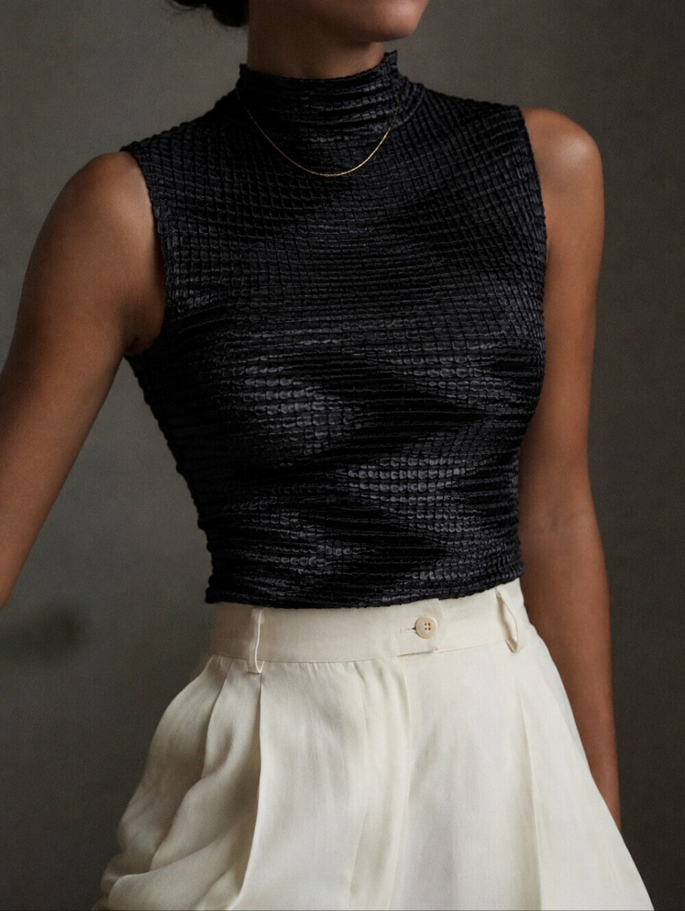 Y2K Black Popcorn Mock Neck Top Size Medium Fitted